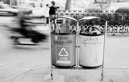 分类垃圾箱